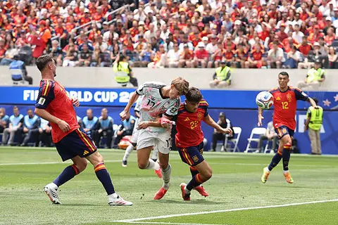 دقيقة بدقيقة.. من يواجه فرنسا؟ إسبانيا 1-1 بلجيكا (كأس العالم).. استراحة (صور)